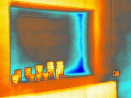 Parete fredda e controllo termografico di un punto critico per condensa e muffa